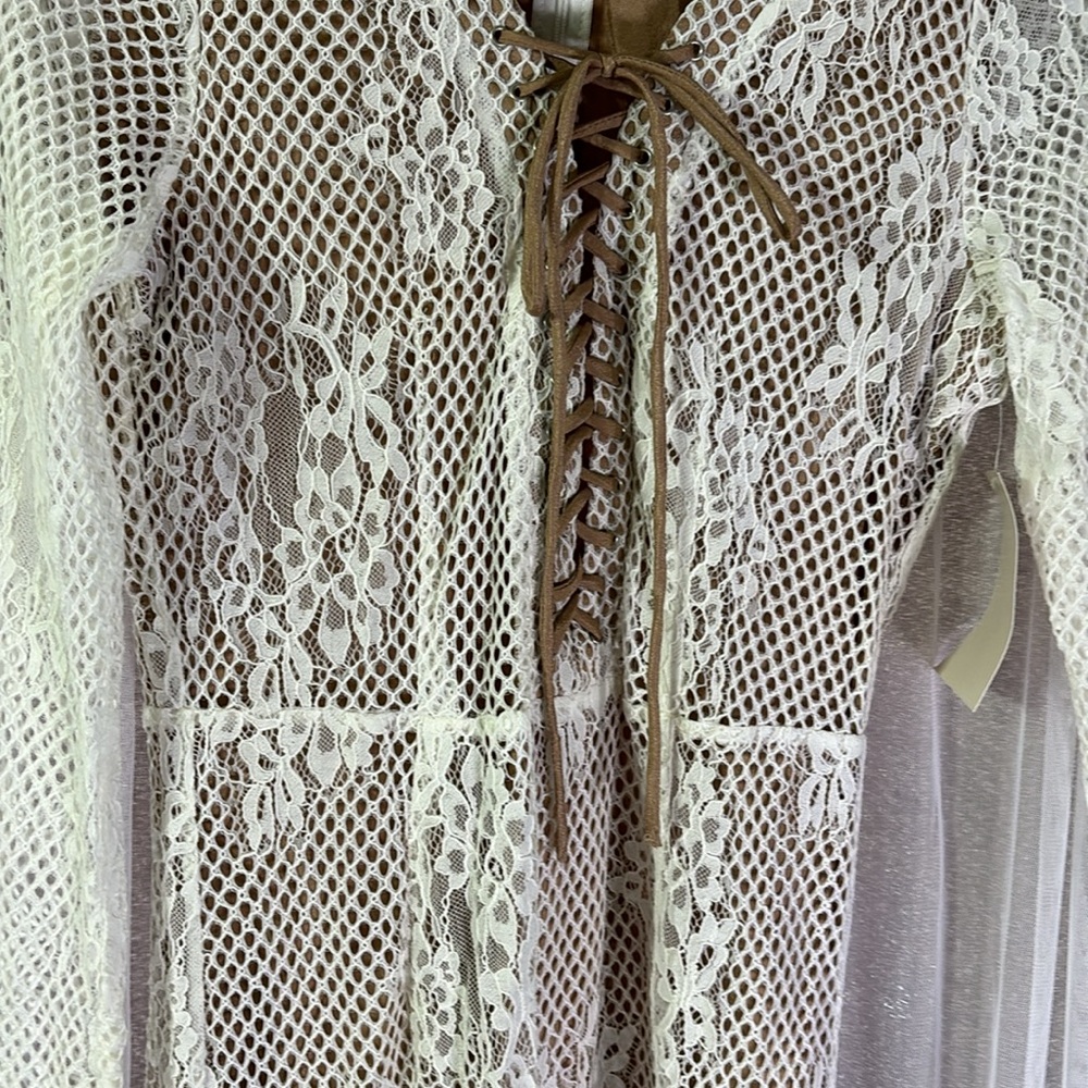 NWT Gorgeous Alice & You through Boston Proper lace dress with lace up front! - Picture 4 of 11